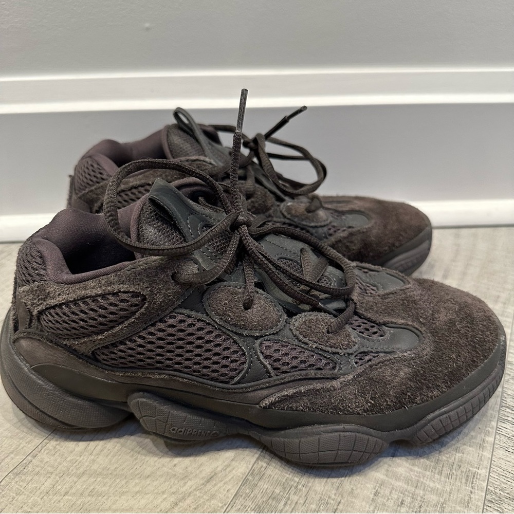 Yeezy 500 “utility black” - men’s 6.5 (equal to women’s 7.5)